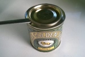 using spoon to open lid